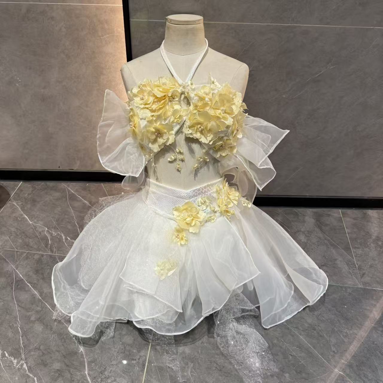 Aquarium - Anime cosplay shooting costume mermaid water